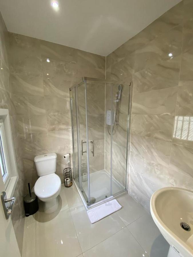 Holloway Suites - Next To Emirates Stadium - Private Bathroom - Shared Kitchen Londra Esterno foto