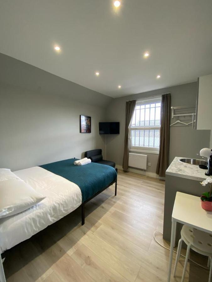 Holloway Suites - Next To Emirates Stadium - Private Bathroom - Shared Kitchen Londra Esterno foto
